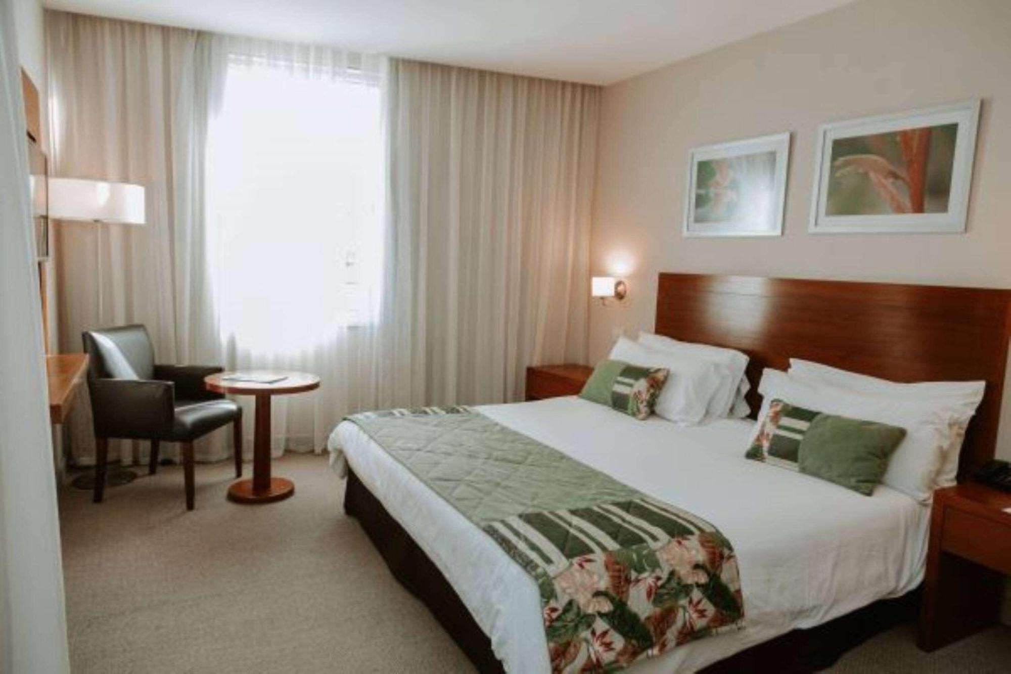 Howard Johnson Hotel Єрба-Буена Екстер'єр фото